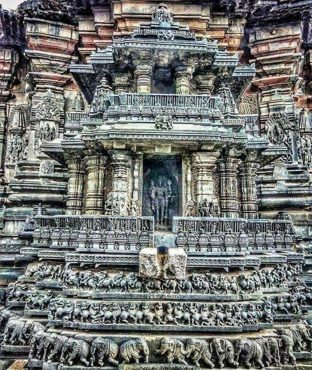 ItsmeSanchita's tweet photo. Can we create this again like our ancestors created this beautiful marvel for us? 

Chennakeshawa Temple ,Belur, Karnataka https://t.co/frRECNJWIe