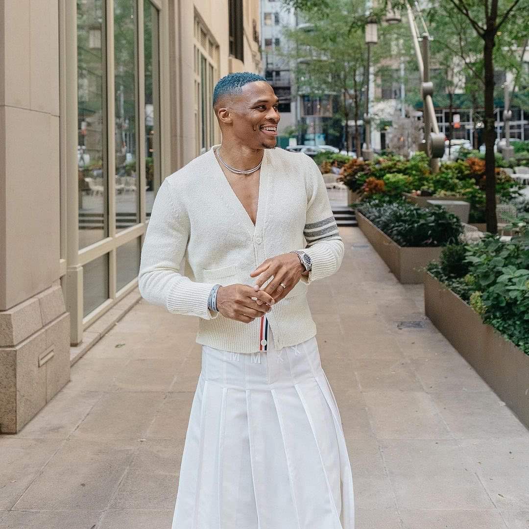 Supermodeldom's tweet image. #RussellWestbrook off the court
facebook.com/Thebellabarre