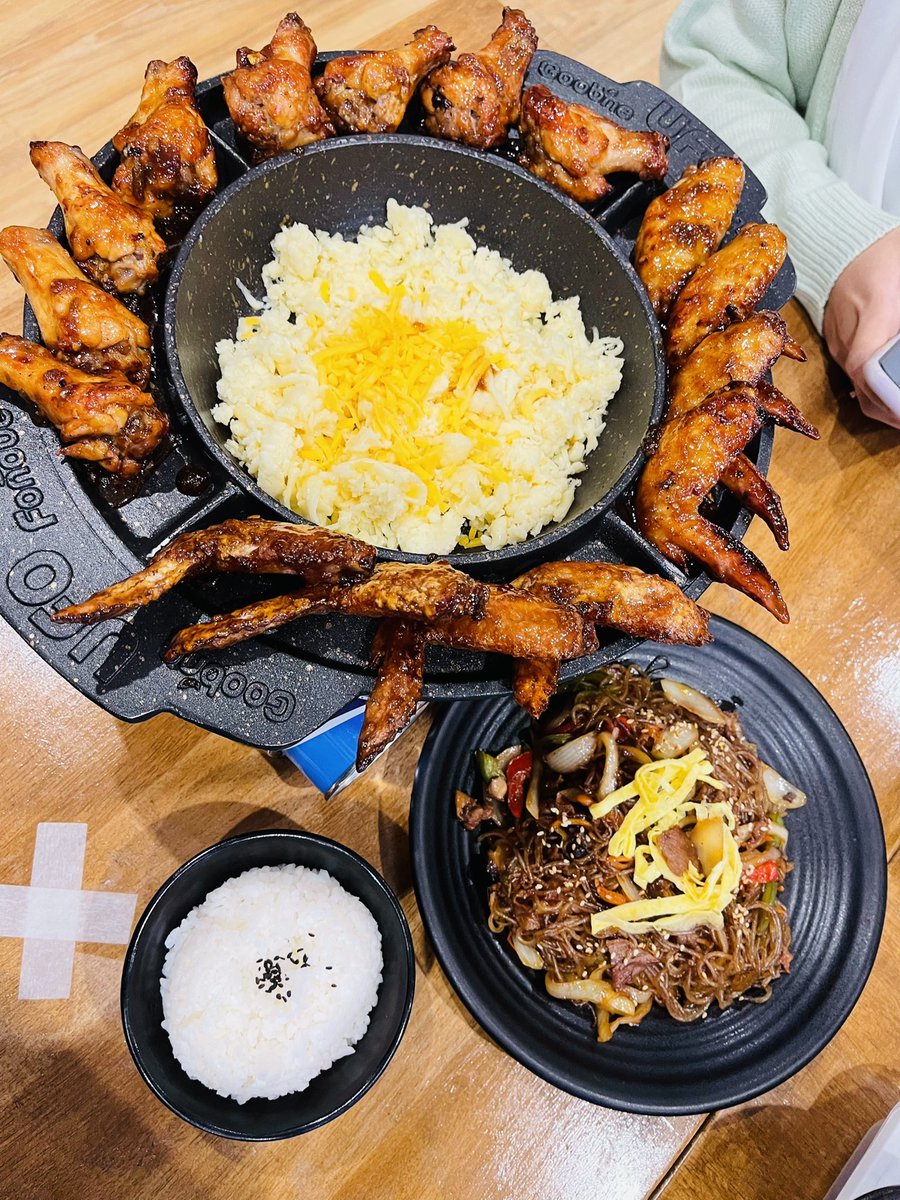 taehyunexe's tweet photo. Dating with gf @kyutesoo_ 🥰 https://t.co/UqIQF5ALWx