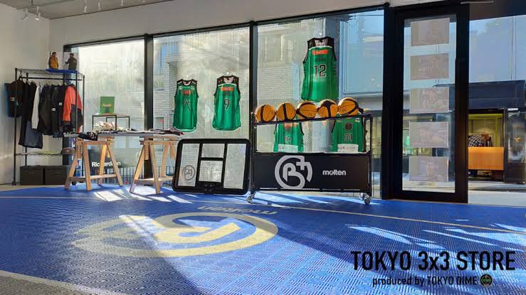 【閉店のご案内】

期間限定で昨年11月にオープンしたTOKYO 3x3 STOREが予定通り今月いっぱいでクローズとなります🙇‍♀️

またコートとシューティングマシーンありの営業は明日9/13がラストとなります💁‍♀️

是非遊び来て頂けると幸いです✨

#TOKYO3x3STORE