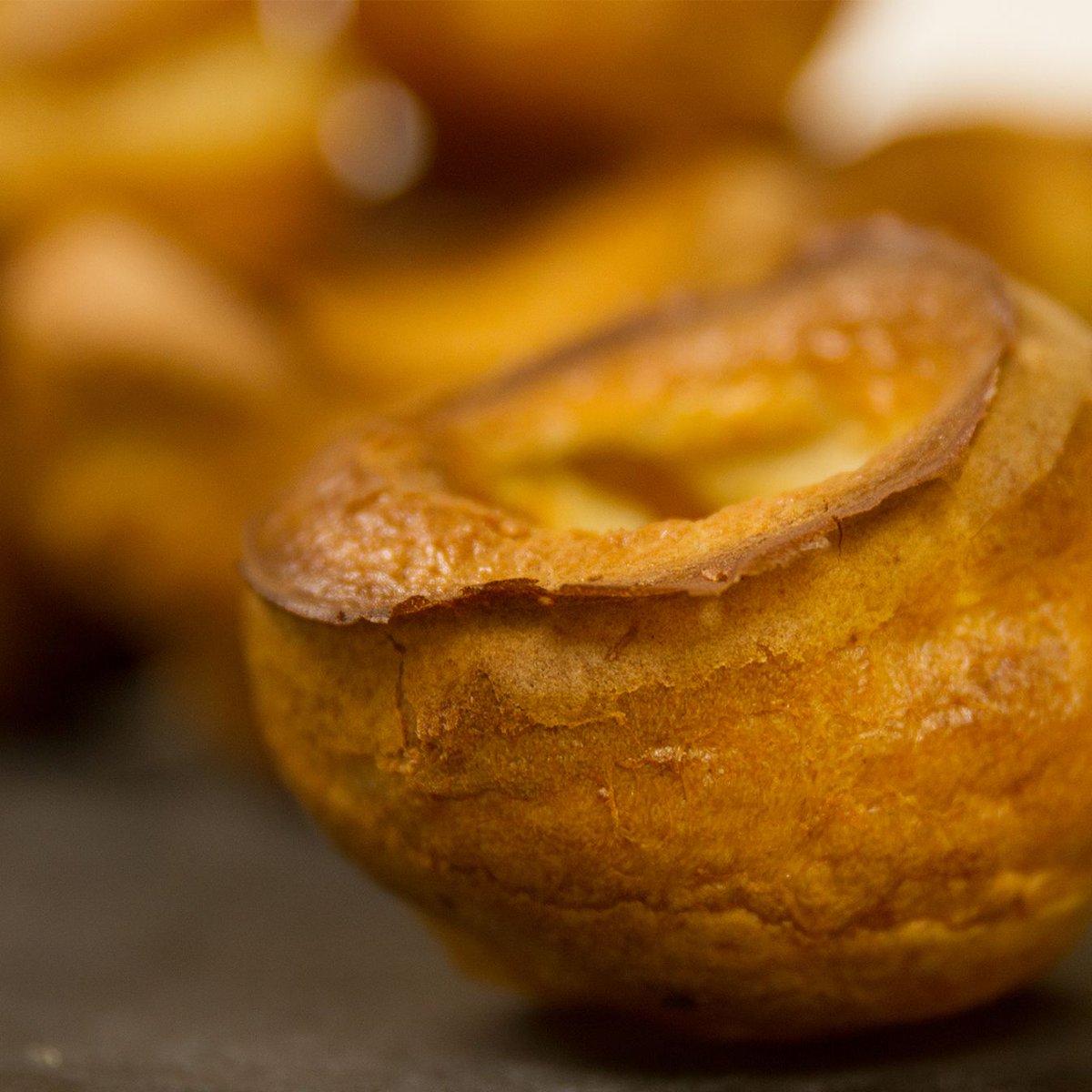 If you're treating yourself to a #SundayRoast today, don't forget the Yorkies! Discover how to replace solid fats with Frylight for the same results, as well as other top tips: buff.ly/2QsV3DJ