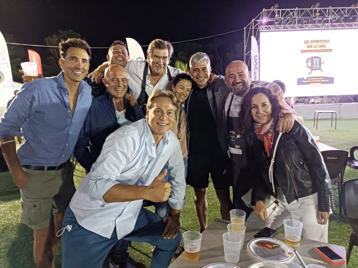 Muchas gracias a <a href="/FUNDELA1/">FUNDELA</a> @SportsSantander <a href="/matallanas/">Javier Gómez Matallanas 🇪🇸</a> y <a href="/RafaPascual_1/">Rafa Pascual</a> por invitarme a esta noche mágica y solidaria. Tirando cañas para seguir investigando. Hay que repetirlo. Enhorabuena!