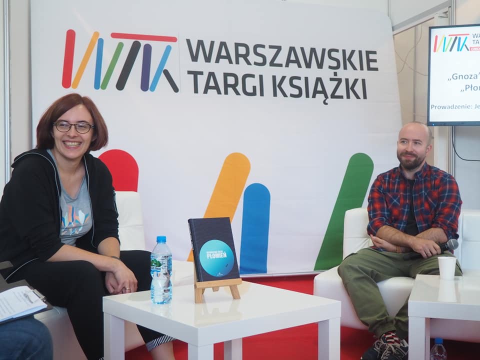 HubertSalik's tweet photo. Kosmos, etyka, wirtualne rzeczywistości. "Płomień" by #MagdalenaSalik wydawnictwa #Powergraph już czeka na czytelników.
Premiera na #WarszawskieTargiKsiążki chyba udana: https://t.co/fQVBgVxEnF