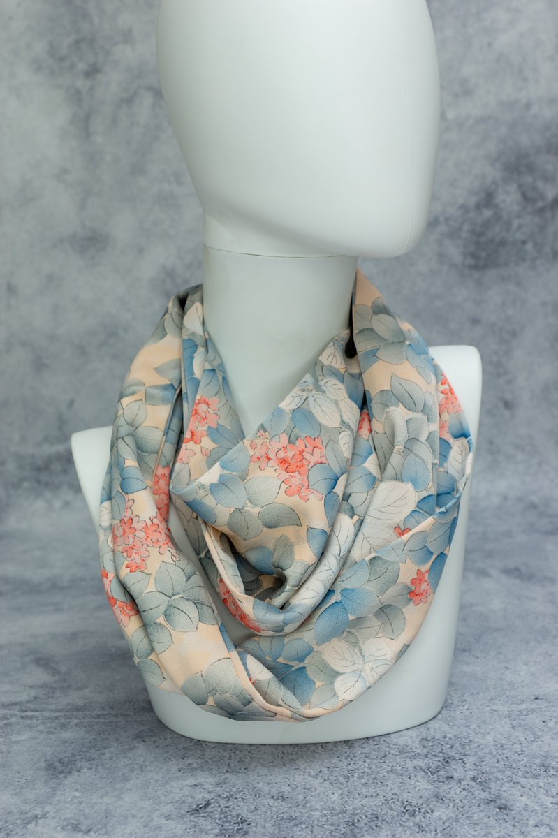 JapanGifts's tweet photo. Scarves made from vintage Japanese kimono silk 

https://t.co/exnrdCTBNG

#earlybiz #SB #ukhashtags #CraftBizParty #giftideas #UKCraftersHour #ShopSmall #gift #giftideas #etsyshop #UKGiftHour #UKGiftAM #inbizhour #smallbusiness #ShopSmall #CelebsForSmallBiz #inbizhour #UKMakers https://t.co/Hu1RFFoa6O
