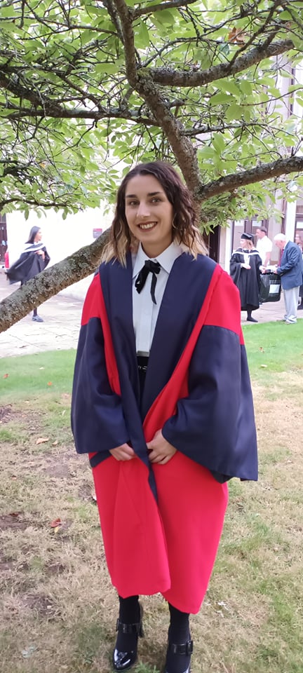 DrHeatherKazara's tweet photo. Yesterday I was finally able to graduate from the @UniofOxford with my DPhil in Zoology! The black gown was for my current status. In the ceremony I changed into the red gown, signifying that I have obtained my DPhil.
@StAnnesCollege #Oxfordgraduate #2021graduation #phdlife https://t.co/XplLPmEREH