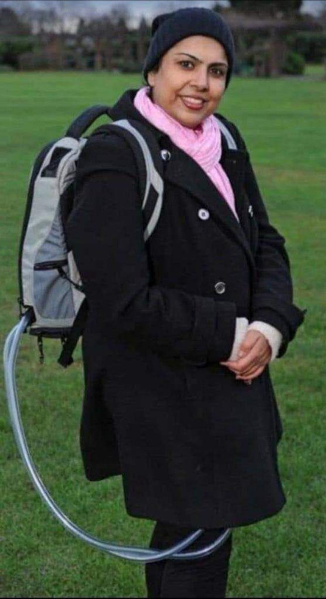 Haidar_Bagir's tweet photo. Inilah Salwa Hussein, prp dg jantung buatan di dlm tas, yg hrs dibawanya ke mana pun pergi. Satu2-ya di Inggris. Salwa adlh ibu 2 anak. Dia masih bisa tersenyum bahagia. Sdg kita? Menggerutu cuma sebab hujan lebat, cuaca panas, makanan krg sedap, teh krg manis, jalanan macet... https://t.co/cdnmfXhE1W