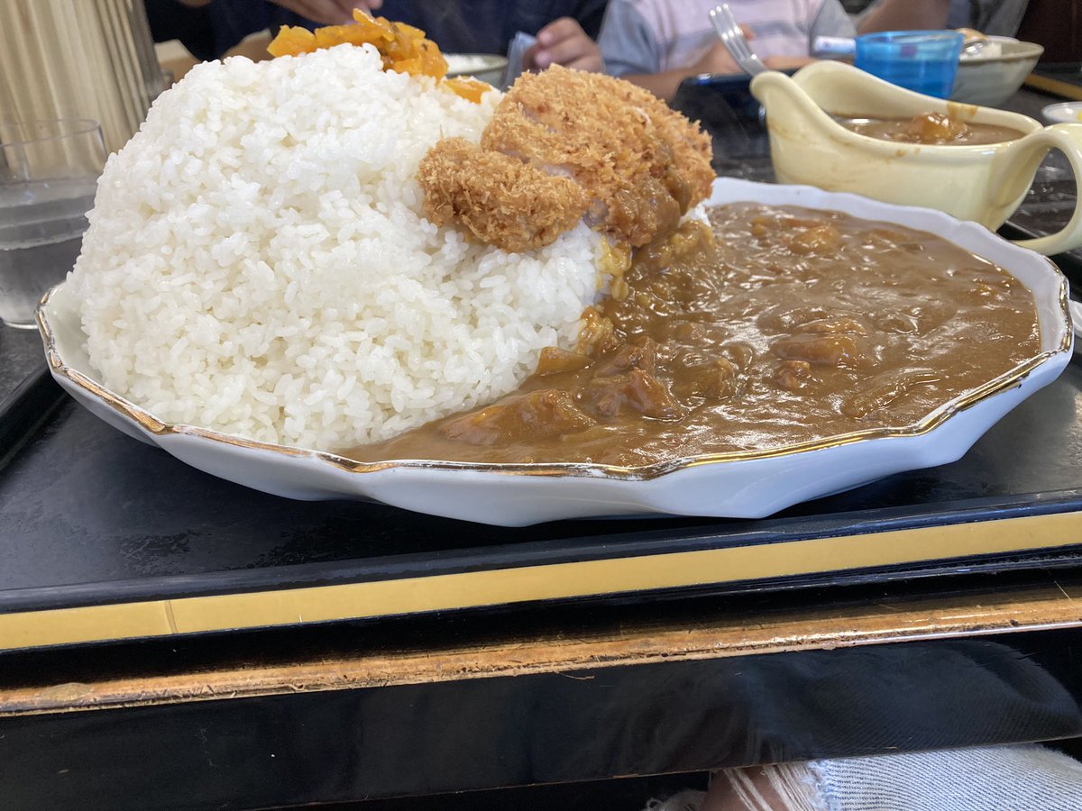 りっ ドライブインきんかい カツカレー特盛 お昼はここ 0円で特盛 特盛にしたらありえない量になるから気をつけましょう これで1050円はお安い ルーも足りなければ追加でサービスしてくれました じゃがいもや人参ゴロゴロと昔ながらの