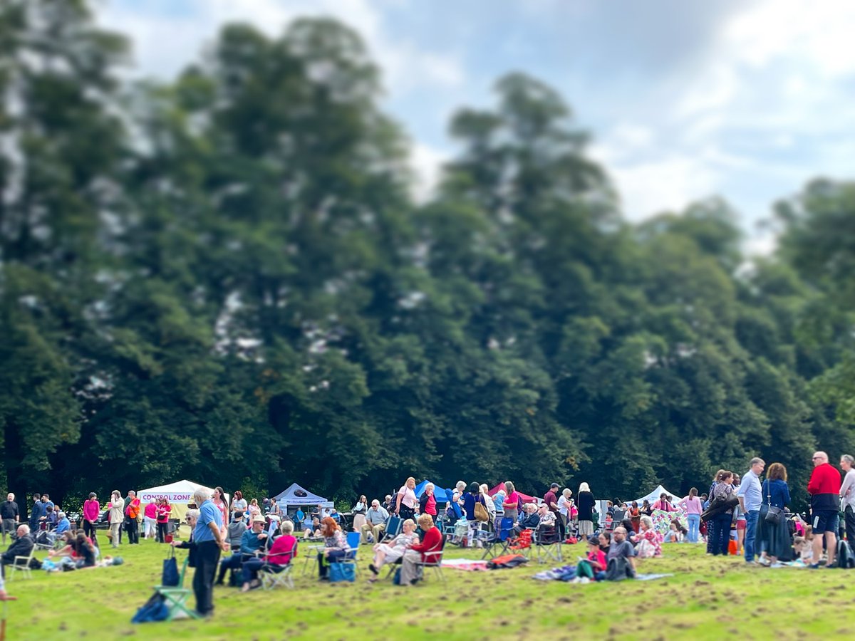 I love preaching outdoors! Joining with churches in Wallington - there is a lovely relaxed feeling as people gather in the park. parkpraise.org #praiseinthepark