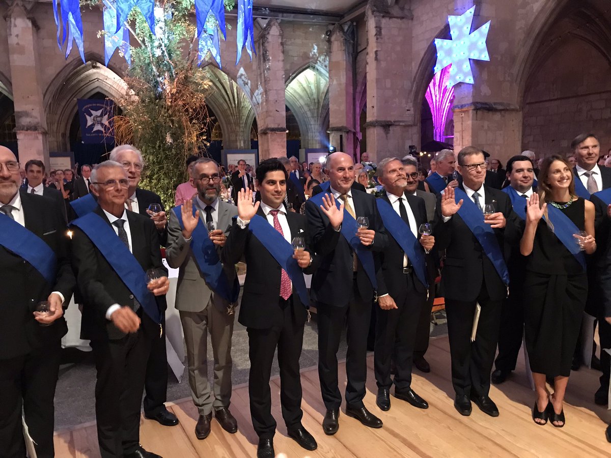 ArmagnacNews's tweet photo. Chapitre des #mousquetairesdarmagnac hier soir à #condom en présence du prince #albertdemonaco. Une trentaine de nouveaux intronisés et l’#armagnac à l’honneur de cette soirée de gala. #spirit #eaudevie #gers #landes #occitanie #gascogne #cocktail #mixoligy #bartender #cigar https://t.co/zG3Pj6XXt8