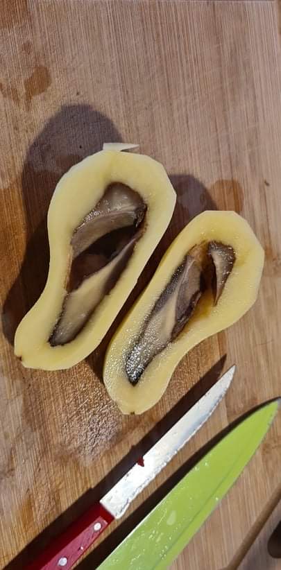 Les_Elles_Terre's tweet photo. J'hésite entre une pomme huître, une pomme avocat ou une pomme pourrie 🤔🤔🤔🤔
Franchement j'hésite !
#BonAppétit
#FritesMaison #AmusezVousCuisinez https://t.co/pr60VuTi4T