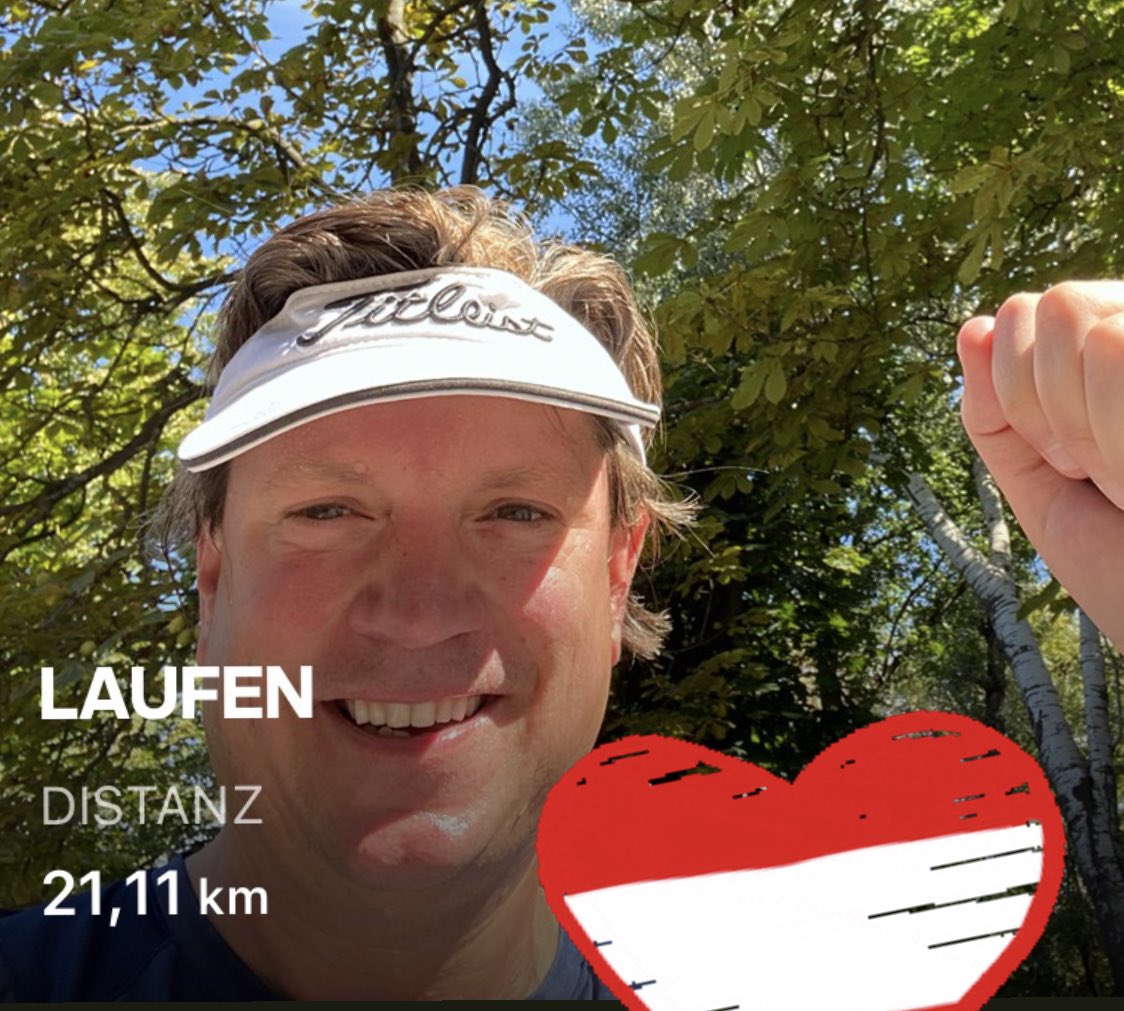stixmichael's tweet photo. Halbmarathon ✅ I did it🏃♂️Danke an meinen Coach, Pacemaker und täglichen Motivator Abey Maiyegun 🙏🤩🥊
#glaubandich #viennacitymarathon #vcm #vcm2021 #TogetherWeRun #halbmarathon #runvienna #running #runfun #wienliebe https://t.co/i43s87380a