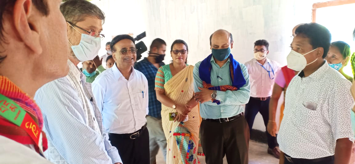 tribesindia's tweet photo. MD, #TRIFED, PS to Hon'ble MTA along with other Senior Officials during their visit to the #VDVK Cluster at Tetelia, Sonapur, Distric, Kamrup (M) interacting with 300 tribal beneficiaries of this Cluster.

#Vocal4Local #BuyTribal https://t.co/KKgEr2JEpY