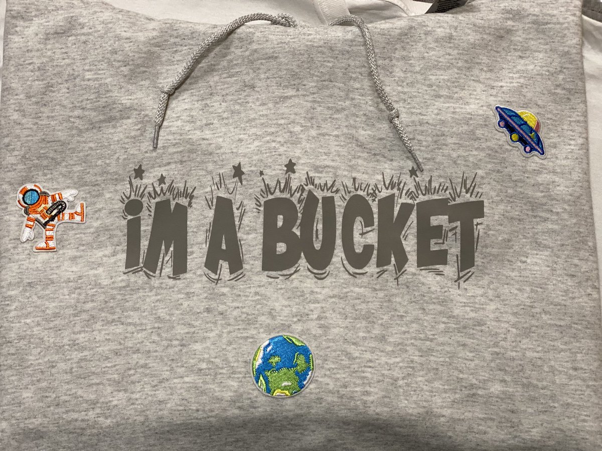 TheTruth103's tweet photo. Some of y’all learn early and some learn late…nevertheless they learn that “IM A BUCKET” 😎😎😎😌 

Hit me for a shirt or a hoodie. The hoodies has to be ordered but the shirts I have on hand. 

#IMABUCKET #Buckets https://t.co/IKYNXjyJHd
