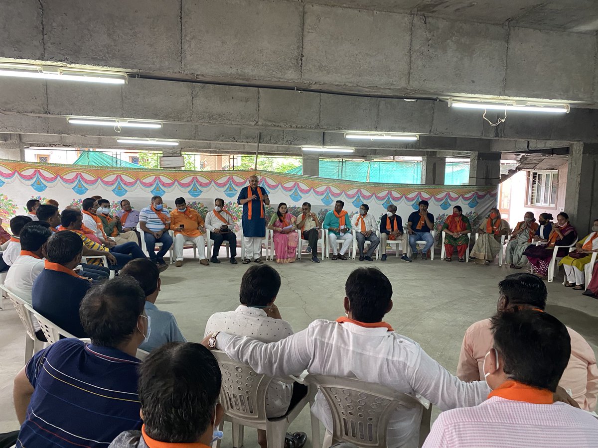 Bhupendrapbjp's tweet photo. આજે મારા મતવિસ્તારના બોપલ ખાતે આયોજીત સંગઠનની બૃહદ્ બેઠકમાં હાજરી આપી આગામી સંગઠનાત્મક કાર્યક્રમોના આયોજન અંગે વિસ્તૃત ચર્ચા કરી હતી.આ પ્રસંગે પ્રદેશ અનૂચૂચિત મોરચાના અધ્યક્ષ શ્રી ડો.પ્રદ્યુમનભાઈ વાઝા,પ્રદેશ મહિલા મોરચાના અધ્યક્ષ ડો.દિપીકાબેન સરડવા, https://t.co/hqoA3WVUl0