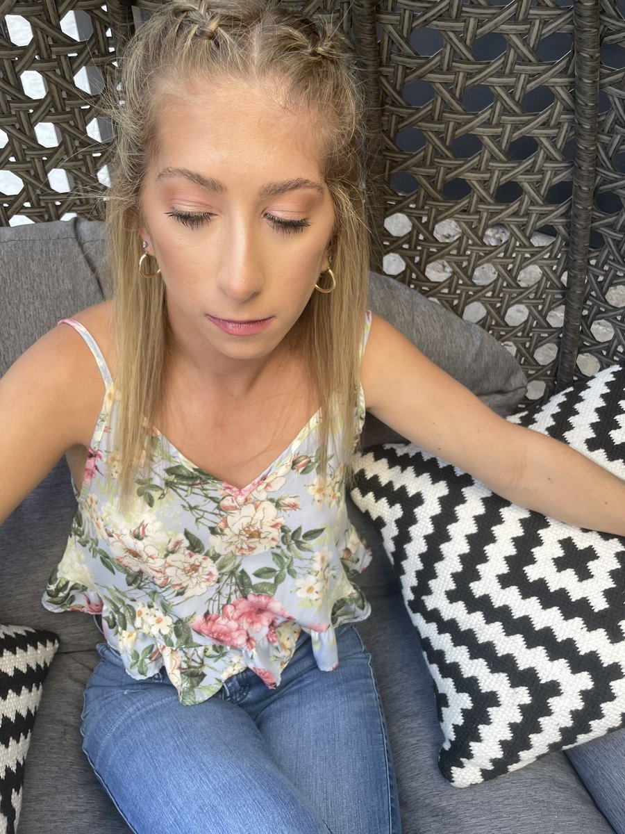TZimelman's tweet photo. Makeup and hair done my bestie ☺️💄 @ClassLeah https://t.co/yRR7uj6uqH
