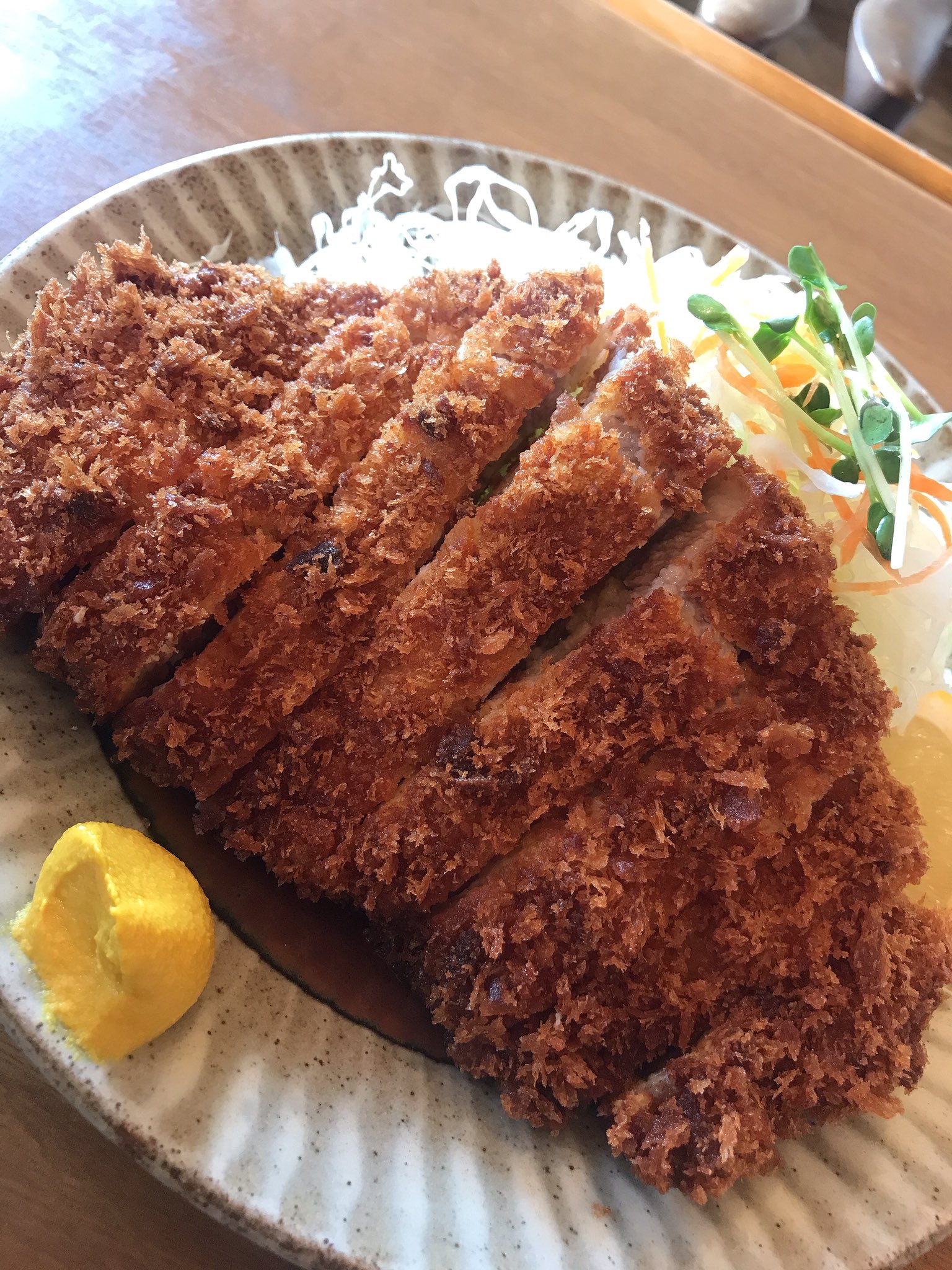 みず 益子の 美味しいトンカツ 吉川 益子 のクリニックでptとstの職場見学対応 色々お話しできて有意義でした きてくれるとすごく嬉しい 宇都宮帰る前に超久しぶりに吉川へ ロースカツ こんなにボリュームあったっけ お腹いっぱい ご馳走さまで