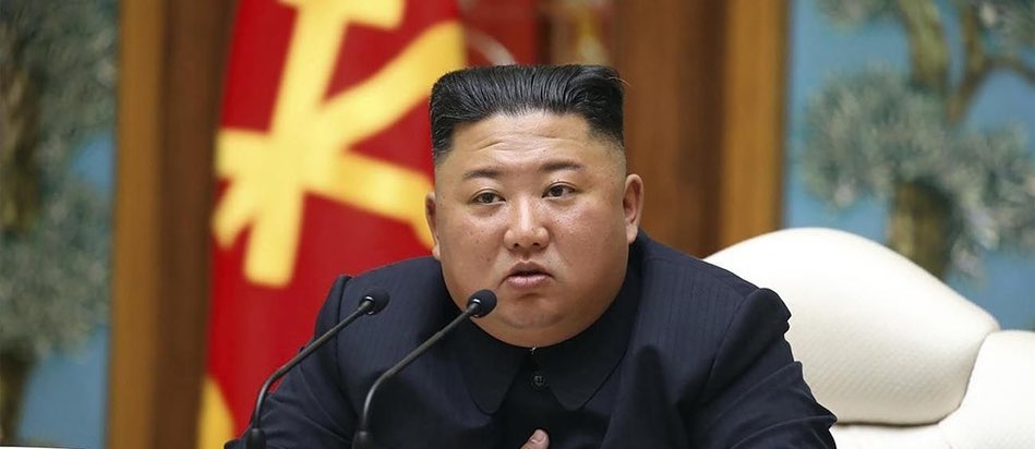 Kim Jong Un; Kırmızı ruj, boyalı saç, piercing, dar kot gibi moda ürünlerini yasakladı.
