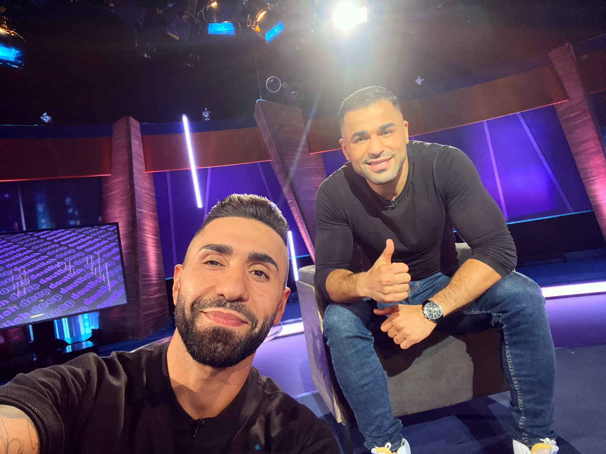 Das ist Ammar Riad Abduljabbar - unter anderem Schwergewichtsboxer und Bundeswehrsoldat.

Dieses Jahr war Ammar bei den Olympischen Sommerspielen in Tokio. Dort boxte er unter deutscher Flagge und zog als letzter verbliebener Athlet des deutschen Teams ins Viertelfinale ein.
1/2