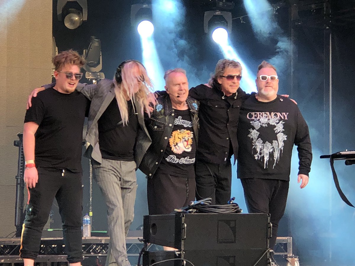 NikkiBCasey's tweet photo. Ears suitably tickled. Voice hoarse from singing along, legs and feet wondering what just happened. #pogoing @howardjones #letsrockexeter #livemusic https://t.co/yNF9fguopJ