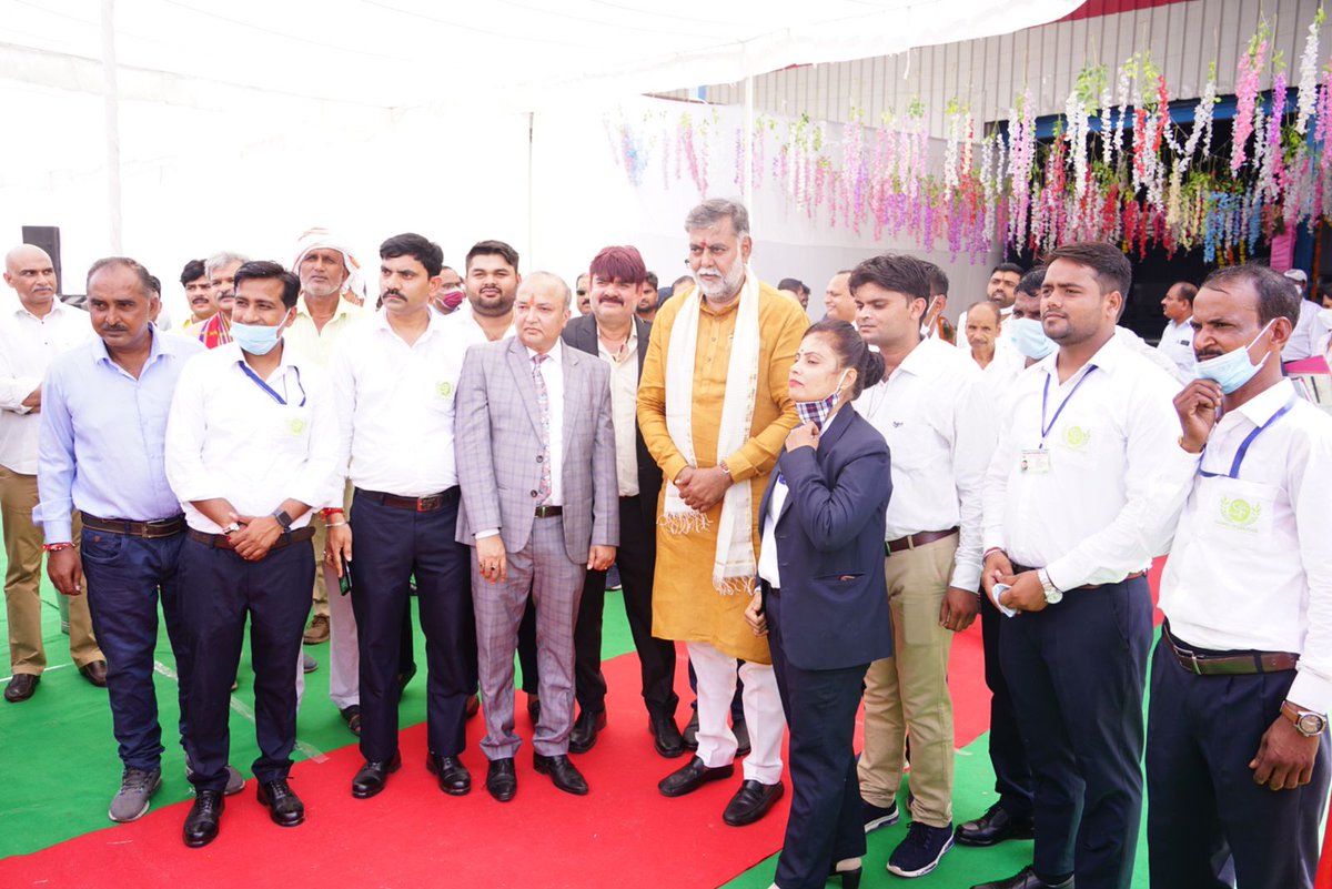 PrahladOffice's tweet photo. श्री @prahladspatel जी ने #अज़ादीकेअमृतमहोत्सव #FoodProcessingWeek में #ColdChainScheme के तहत मध्यप्रदेश के मुरैना में 21.09 करोड़ रु लागत की सहारा फ्रोज़न फूड्स परियोजना का उद्घाटन किया। @MOFPI_GOI द्वारा 10 करोड़ रु का अनुदान दिया गया जिससे करीब 1000 किसानों को लाभ मिलेगा। https://t.co/nb7o7GtH2d