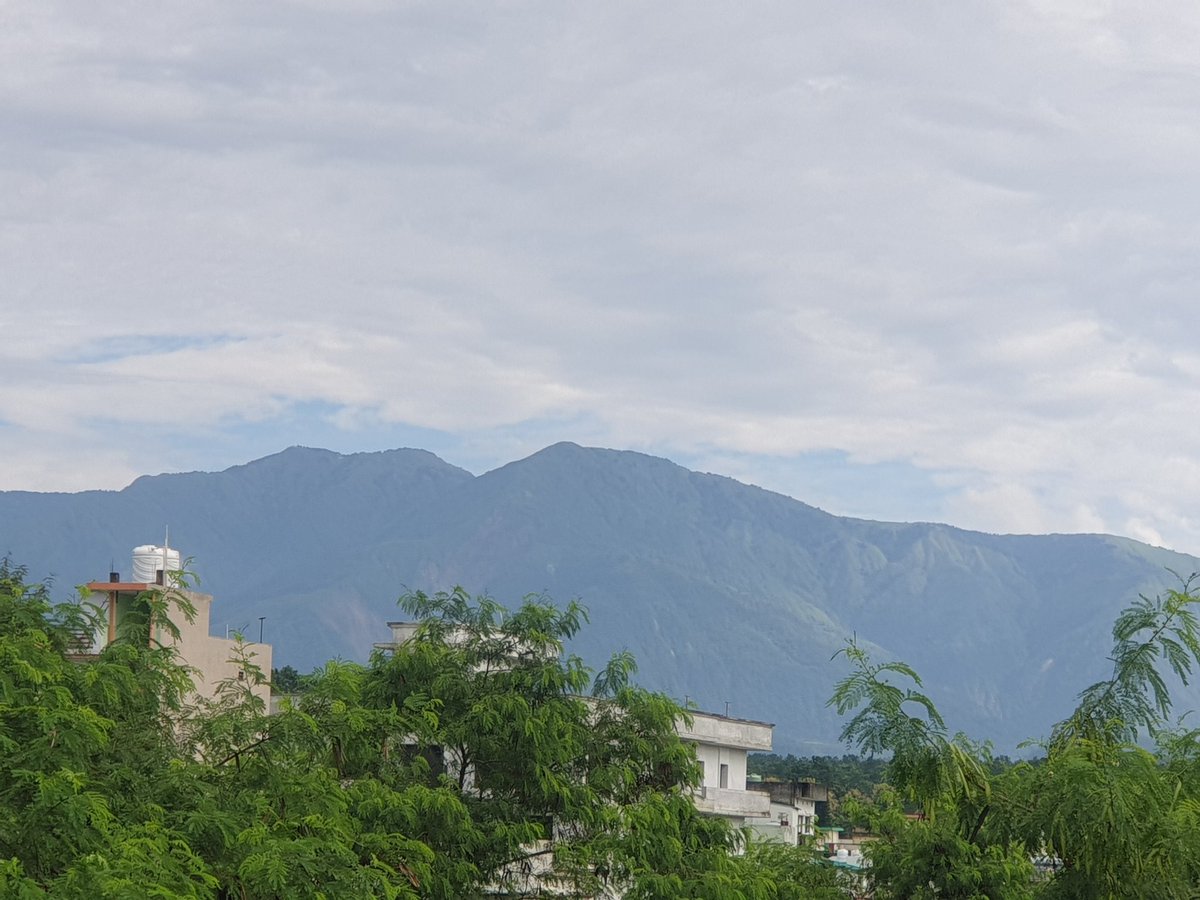 camouflaaage's tweet photo. “Nature is one of the most underutilized treasures in life. It has the power to unburden hearts and reconnect to that inner place of peace.” – Janice Anderson

#peace #MotherNature #music #mountains #clouds #morning https://t.co/alvWUnlye6