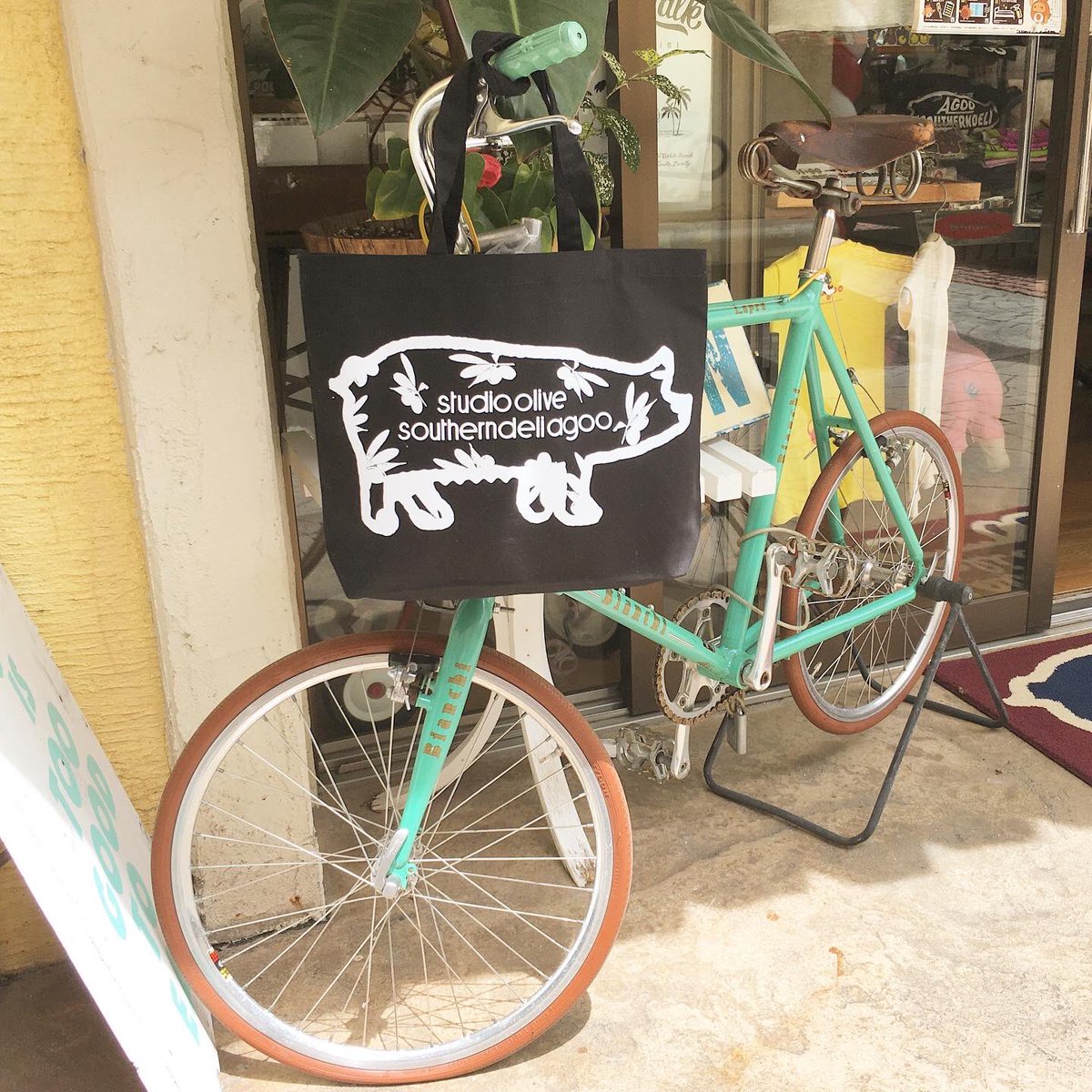 agoo_okinawa's tweet photo. studio olive × southerndeliagoo コラボトート受注受付は本日12日:23:59まで
(デザインその1か2)
是非是非です
↓↓↓
https://t.co/MWoD3pPURE
@southerndeliagoo
@studioolive1988
@masakazuichise
#olive #studioolive #totebag #oliveandpigs #monoeyes #asparagus
#binachi https://t.co/8c8MDFEIwL