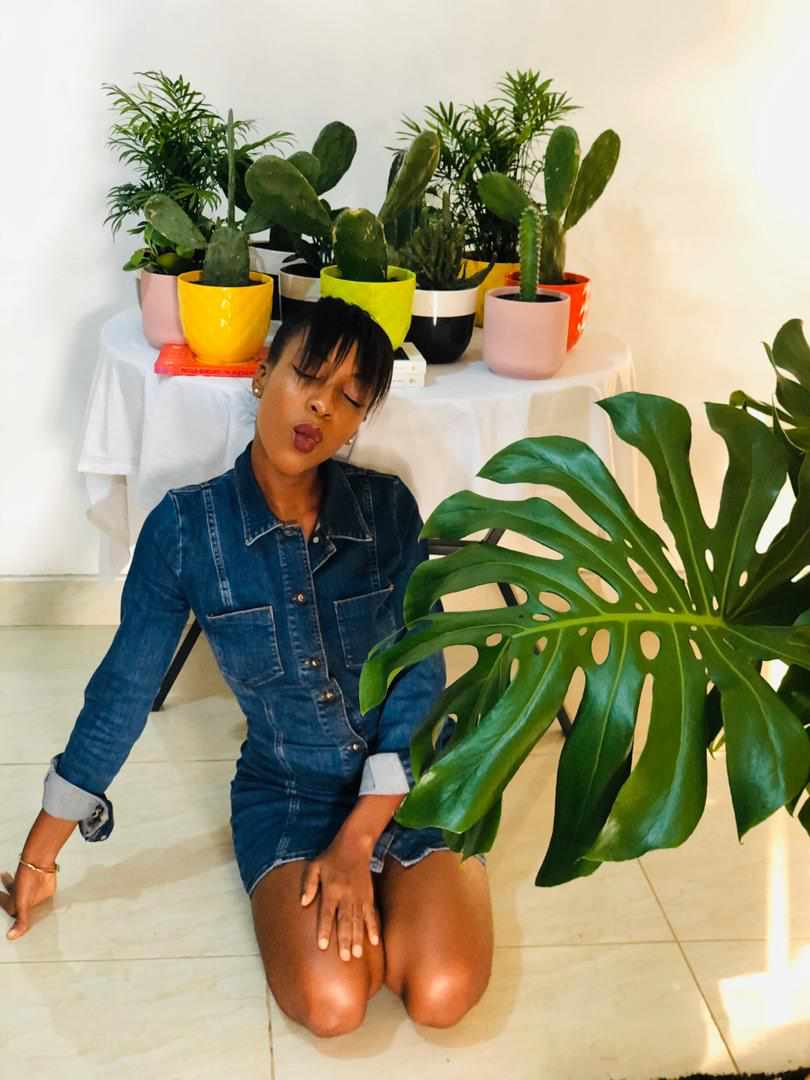 DefarmerAlex's tweet photo. My friend is into plants , she said I shouldn't call it flowers
Call her to order for your plants.
Business only please
0548846280 https://t.co/5z9Uq1yUz7