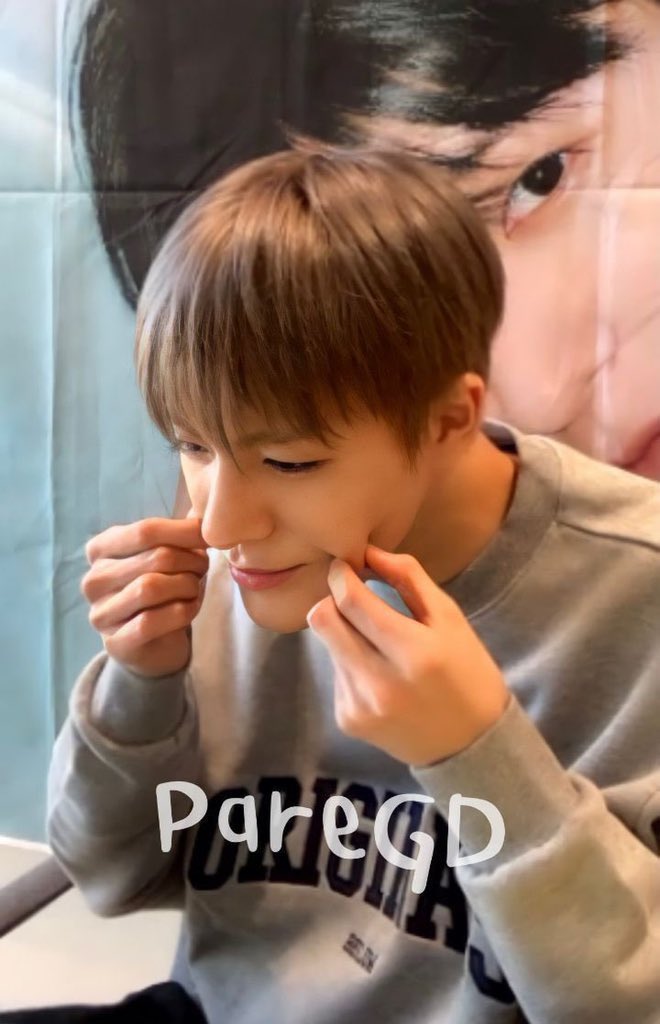 jn20192's tweet photo. 말랑복숭아 누르지마 https://t.co/PNli41ecsI