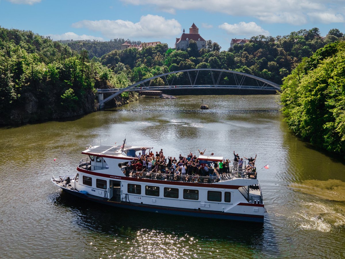 ingame_studios's tweet photo. Finally on the same boat!
72 INGAME STUDIOS team members on board enjoying a relaxing boat cruise.
#brnoregion #prigl #boat #castle #veveri #relax #teambuilding #gamedev https://t.co/kreEkmKMup