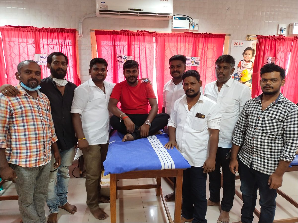 Gkfctirunelveli's tweet photo. நவரச இளவரசன் @Gautham_Karthik  பிறந்த நாளான இன்று நெல்லை மாவட்ட தலைமை கௌதம் கார்த்திக் ரசிகர் மன்றம் சார்பில் தலைவர் கருப்பசாமி, செயலாளர் ரெங்கநாதன் தலைமையில் இரத்ததான முகாம் நெல்லை அரசு மருத்துவமனையில் காலை 11 மணிக்கு  நடைபெற்றது

@GauthamFanss @Gauthamfcmumbai @gautham_fans https://t.co/cEJsQxCLb1