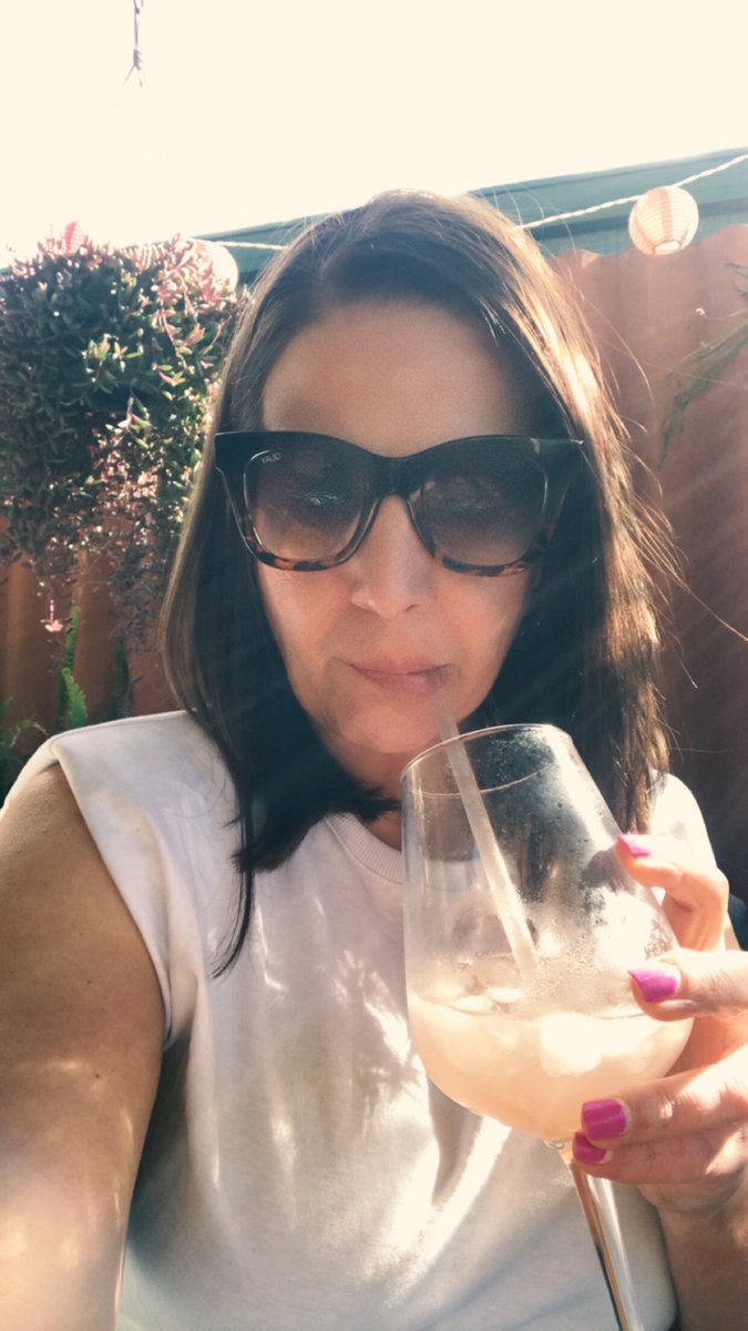 Making the most of the vino before the sun dips out again ...