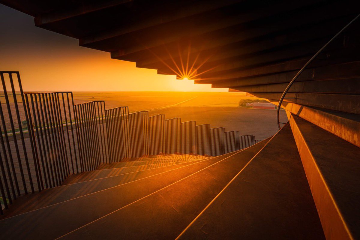 roedz's tweet photo. Flotte vinkler, på det nye Marsk Tower ved Marsk Camp. Tegnet af BIG Bjarke Ingels Group. @BjarkeIngels #Foto #FOTOS #photooftheday #sunset https://t.co/oAwpNKGWmY