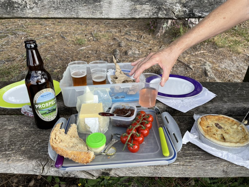 PATAdventures's tweet image. Chatting, relaxing &amp;amp; sharing some of Sussex’s delicious food and drink with our clients while guiding in glorious countryside. A great way to spend a Saturday @NPExperiences @ExpWestSussex @hepworthsbeer @NutbourneTomato #foodie #walking #Weekendsmiles #weekendsunshine #adventure
