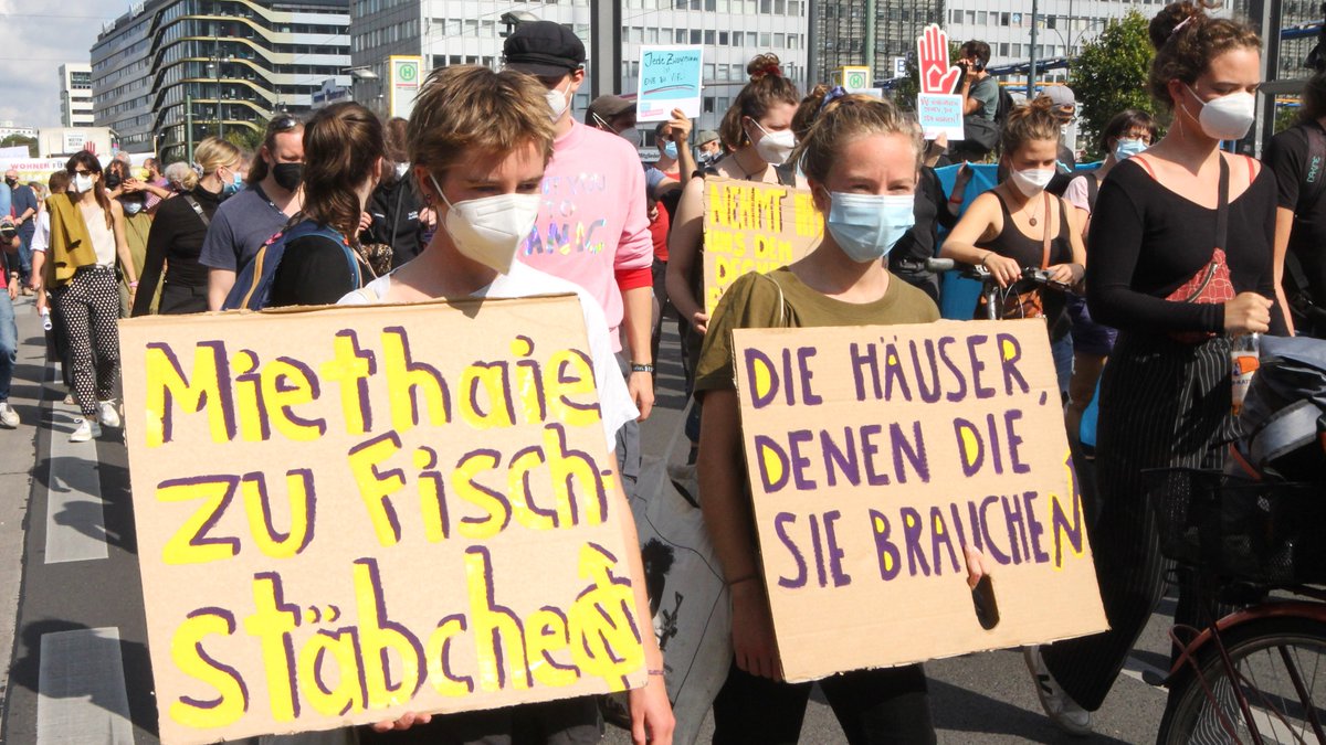 #Demo in #Berlin gegen unbezahlbare Mieten mit #mietenwahnsinn, #ausspekuliert, #DGB, #DerParitätische, #DeutscherMieterbund, #RechtaufStadtKöln, #BerlinerMietenVolksentsscheid #Mietenstopp, #DeutscheWohnenEnteignen #housingactionday

r-mediabase.eu/mietendemo-in-…
