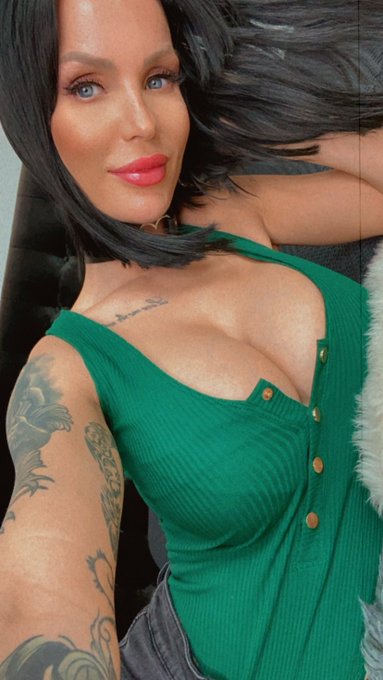 Good morning loves ?? Fit today? https://t.co/lHgY8QK1n1