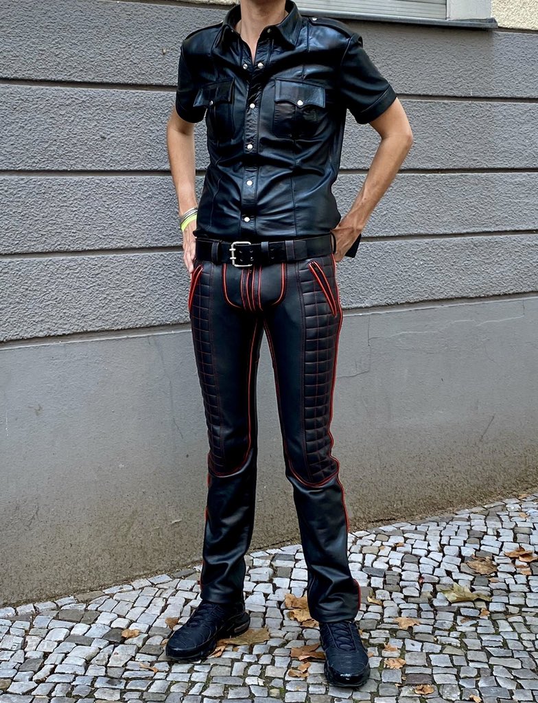 fistrider89's tweet photo. Folsom europe #gay #gayleathermen #misterb #misterbisyou #leatherfetish #Berlin https://t.co/BUlo3EHuR6