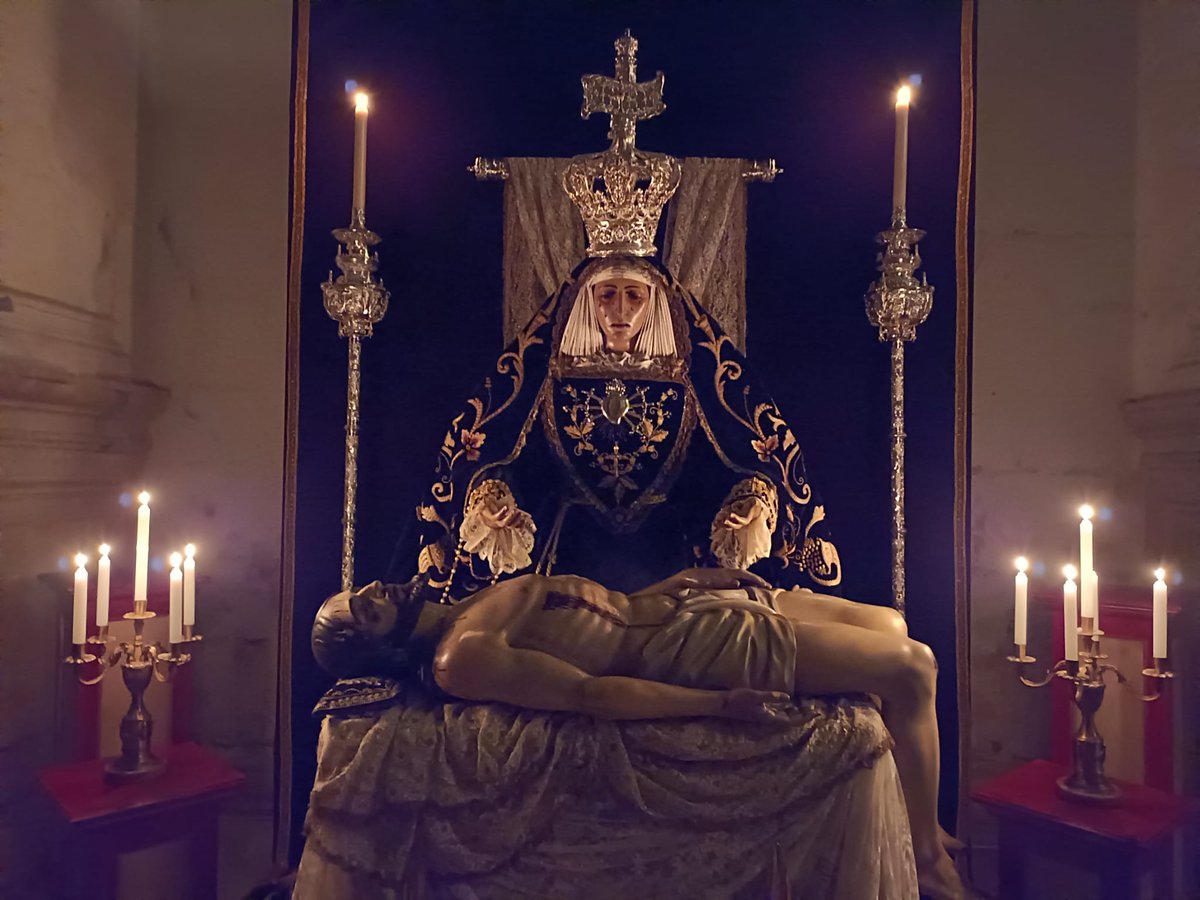 Hoy, festividad del Dulce Nombre de María, primer día de triduo en honor a Nuestra Señora de las Angustias a las 12:00 horas.