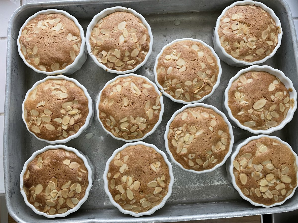 ChefsPass's tweet photo. I’m really proud of my gluten free eve’s puddings, they look and smell fantastic, the only problem now is, custard, cream or ice cream #evespudding #greatdesserts #greatpudding #puddings #custard #bramleyapples https://t.co/XHb3GgMdBR