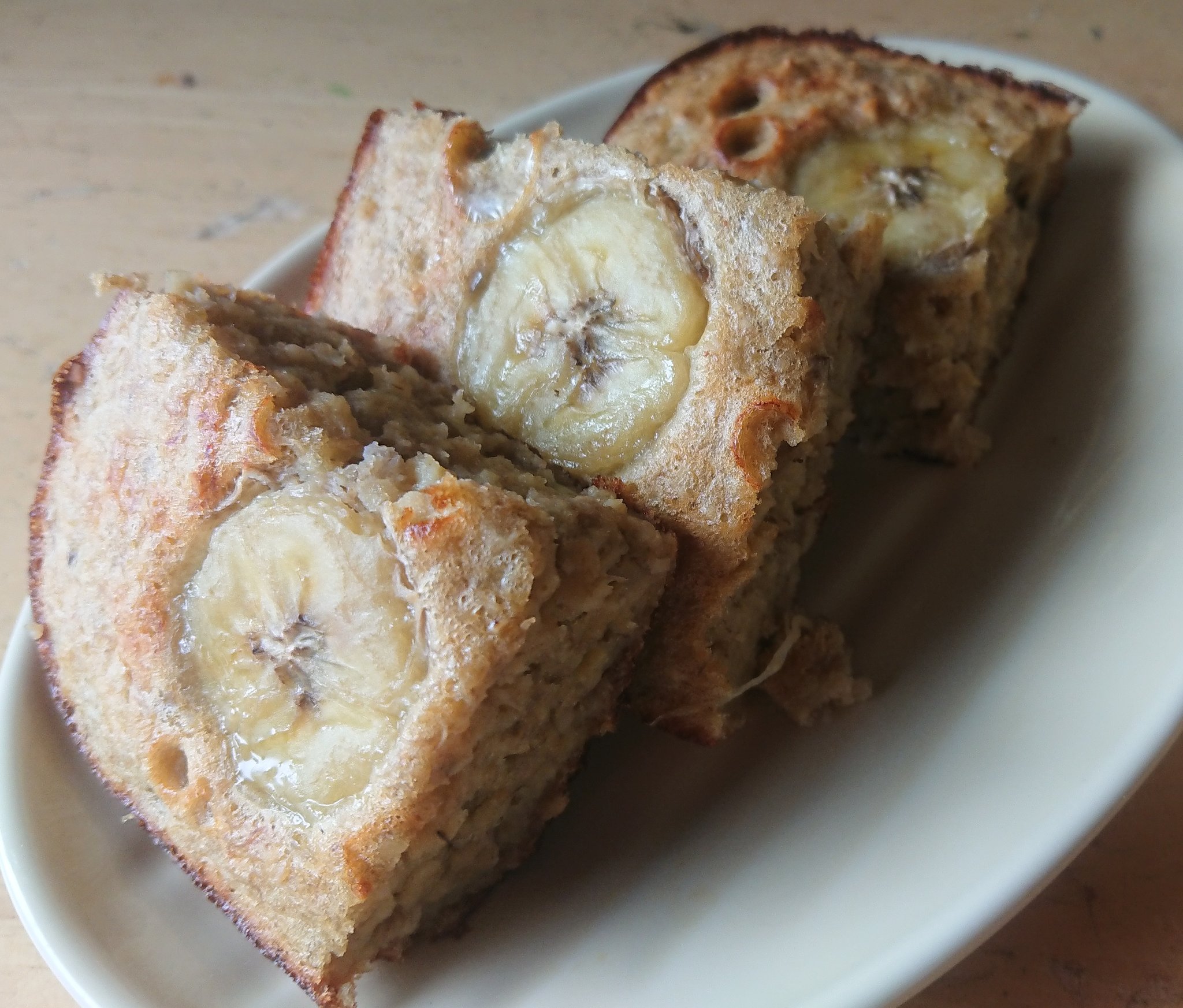 モコ 太郎 オートミールとバナナで作ったケーキ 優雅に低カロリーの朝食作ったけど 食い足りなくて 結局頂いたラスクドカ食いした ラスクうめぇ 痩せたい T Co Knjfnvxnc5 Twitter