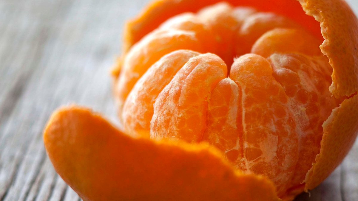 ClemenGold's tweet photo. ClemenGold mandarins are juicy, easy to peel and virtually seedless! And did we mention, the perfect immune booster filled with Vitamin C?

#SweetJuice #VitaminC #ClemenGold #ClemenGoldmandarins #GoForGold #TakeAMoment #CitruAtItsBest #GoldenMoments #VirtuallySeedless https://t.co/2Xrf4kF21i