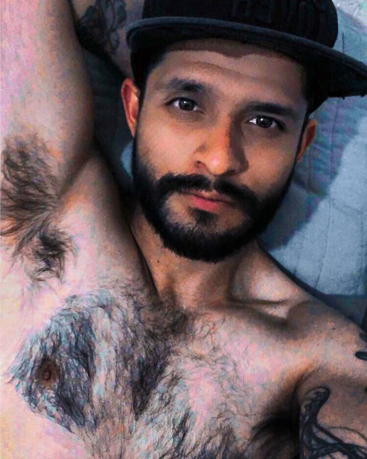 ErickEfso's tweet photo. TIME TO SLEEP… #bearded #hairychest #tattoos #instagood #saturdaynight #happierthanever #oxytocin https://t.co/klB5gBOOUi