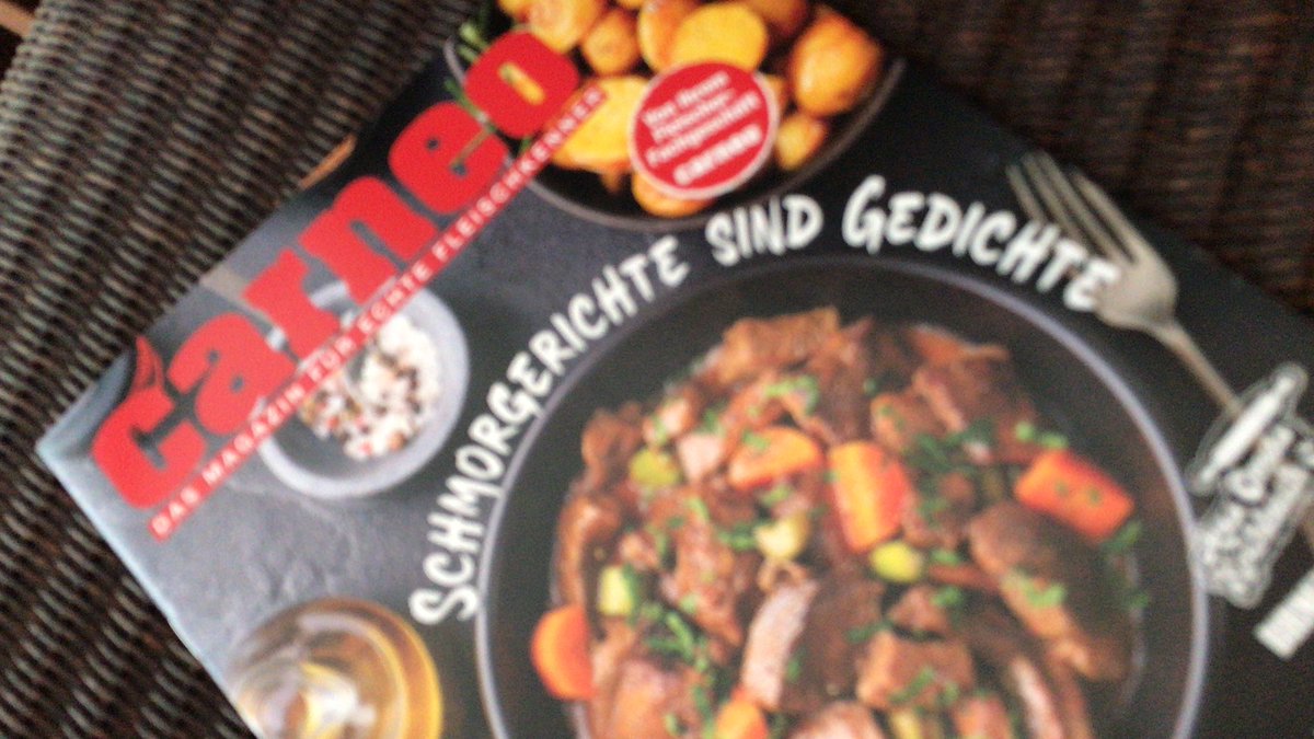 Achtung. Mittwoch ist der Tag des Doppel Cheeseburger 🍔. Steht in Carneo, dem Magazin für echte Fleischkenner, das mir die freundliche Fleischfachverkäuferin zugesteckt hat. Ich finde es wichtig, dass man Quellen mit angibt.