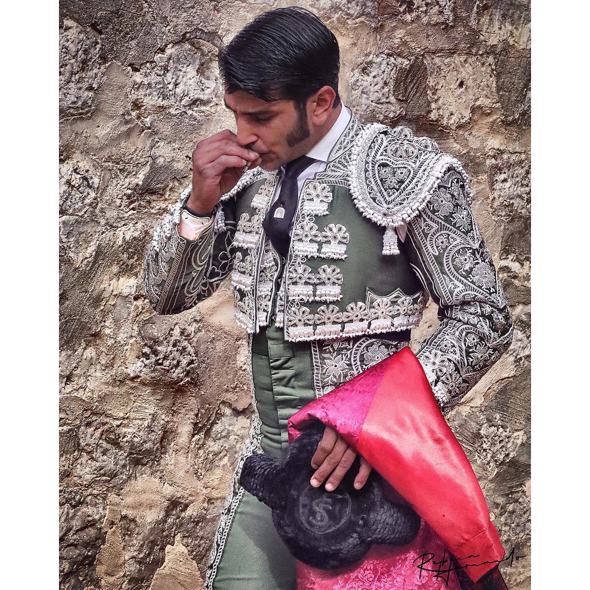 RHernando_Photo's tweet photo. ~ Plata de Ley ~ 

📍Valladolid - Sep. 2021 
📷 @RHernando_Photo | @RebecaHerF 

@torosvalladolid @JorgeMantitauro @afitauro_ @Pasiontaurina2 @InfoTomasRufo @tomy_rufo 

#LoEsencialEsInvisibleALosOjos #ColeccionistaDeMomentos #RHernandoFotografía #RebecaHernando #Fotografía https://t.co/owAsJaAZHj