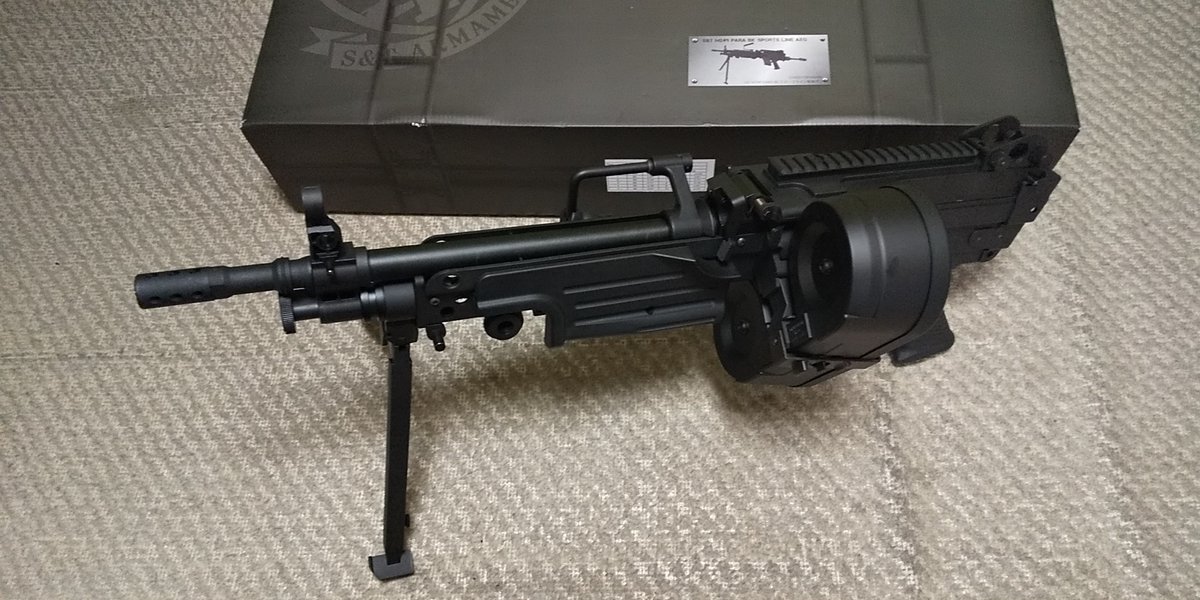 S&T製M249に「マルイ製ツインドラムマガジン」、「A&K製純正ハンド