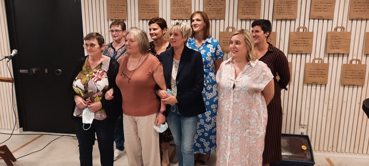BennyFarezijn's tweet photo. 't Verhoog bestaat 5 jaar! Iedereen telt mee in gemeente Hamme. Via de werking van 't Verhoog worden kansen geboden aan mensen die kwetsbaar zijn of het moeilijk hebben. Schepen Ann Verschelden zet samen met heel het team de werking in the picture ! Proficiat. #armoedeplan #hamme https://t.co/EM7qDyJT5K