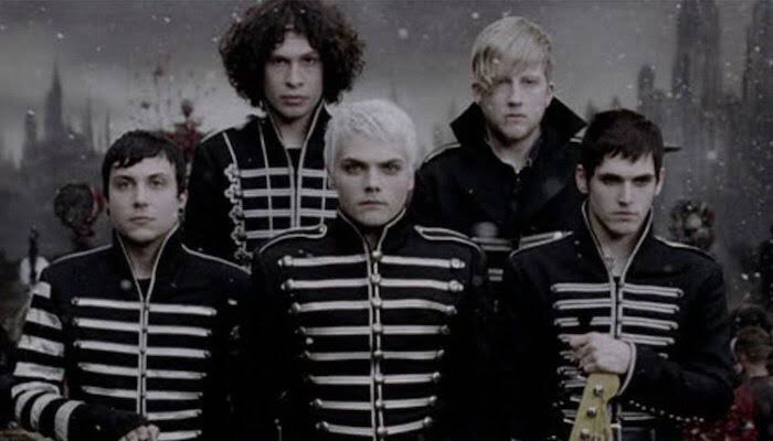 xprettyinpunk's tweet photo. my chemical romance / ‘welcome to the black parade’ from their third album ‘the black parade’ turns 15 today! https://t.co/fjVLHbyNa6