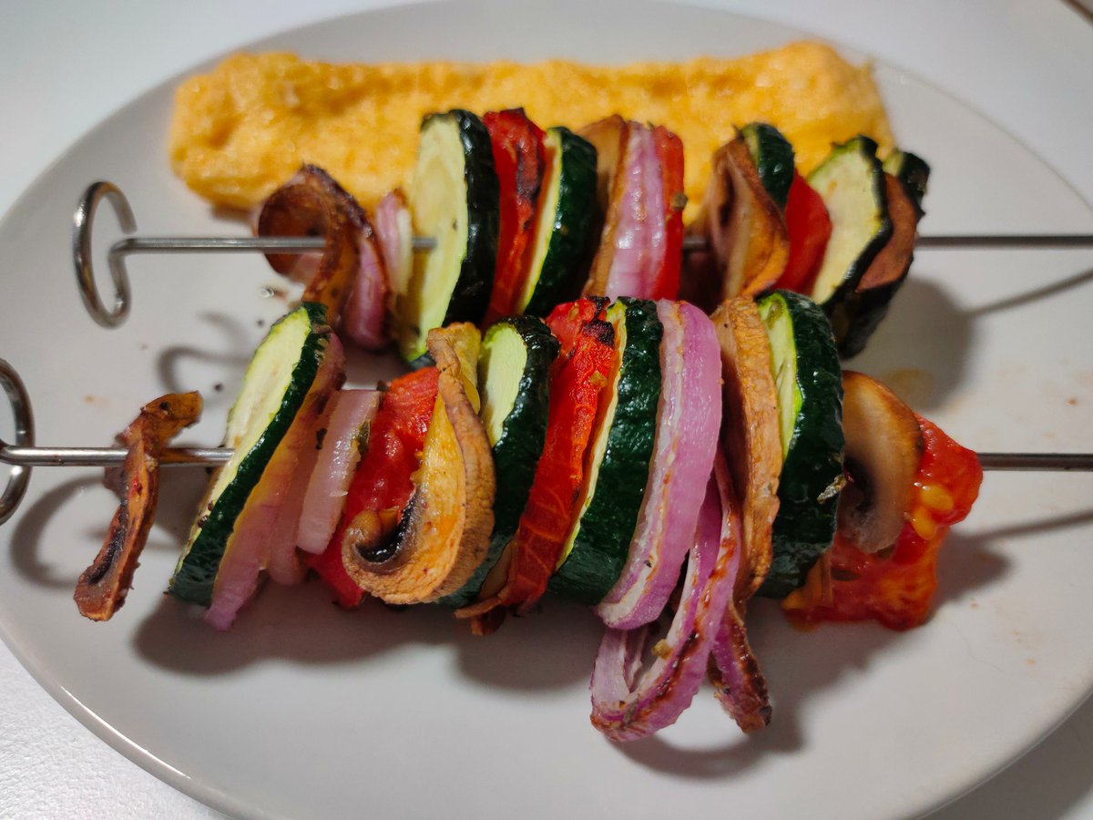 CuisineRecetas's tweet photo. Brochetas de verduras en EasyFry. Para 2 pers.:
2 tomates, 1/2 calabacín, 1 cebolla, champiñones. Pintar con aceite, sal, pimienta, orégano y cebolla en polvo. Precalentar a 200°C 5min. Y cocinar 10 min a 200 °C.
@Moulinex #recetascuisinecompanionmoulinex #easyfry #freidoradeaire https://t.co/AP2Rvq6sp9