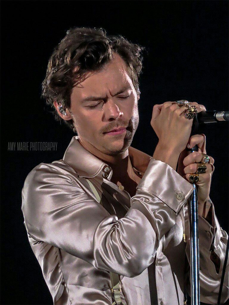 2harrysmiles7's tweet photo. Fourth day of Love On Tour - Dallas https://t.co/q5owCIeAg2