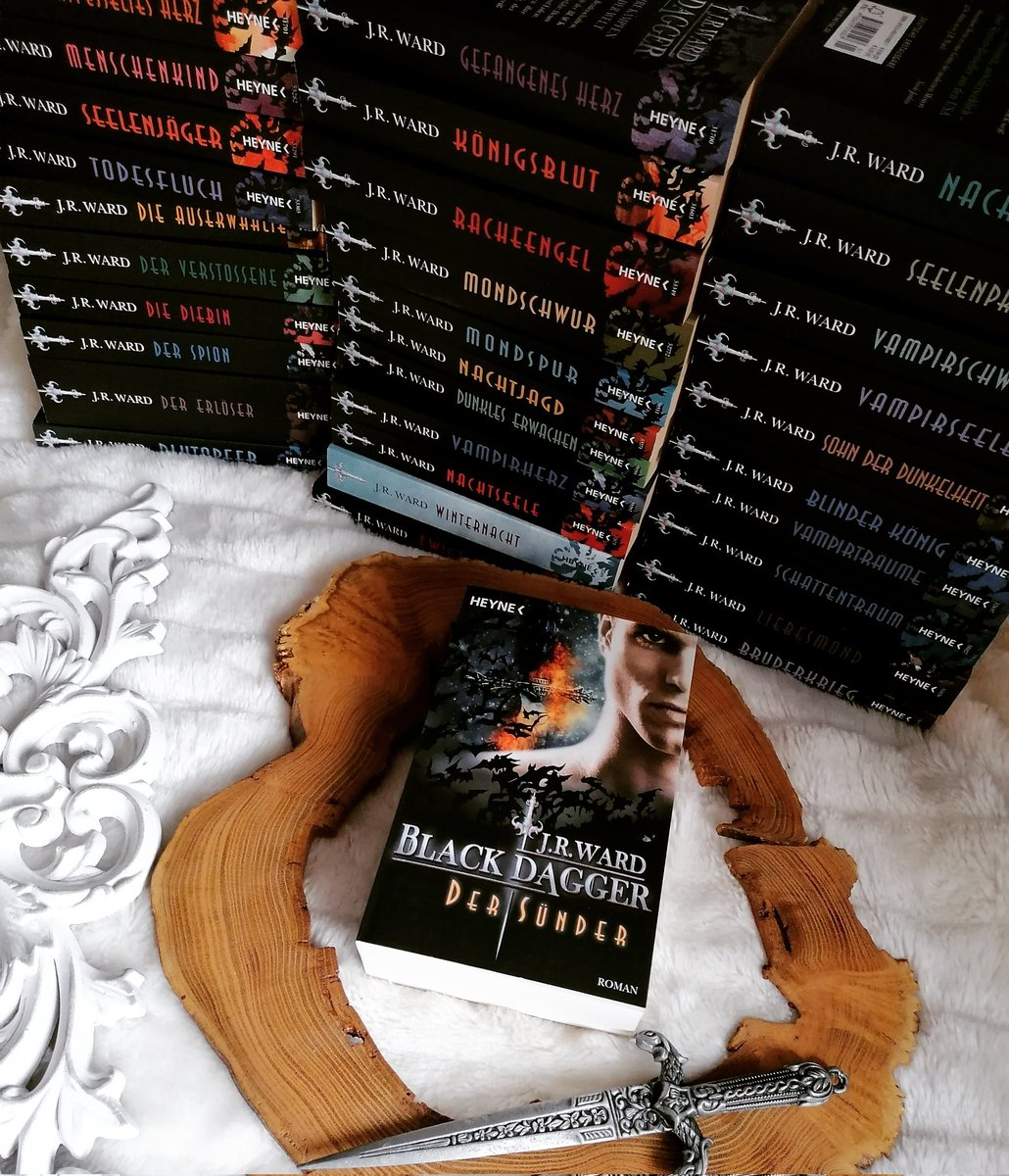 Letanna_Astrid's tweet photo. Bei mir geht es jetzt mit dem neuen Buch der Black Dagger Reihe weiter und war mit der Geschichte von Syn.
Auch nach so vielen Büchern liebe ich die Reihe immer noch ❤️🗡️
#currentlyreading #jrward #blackdaggerbrotherhood #blackdagger #paranormalromance https://t.co/N4uNbSf1fj