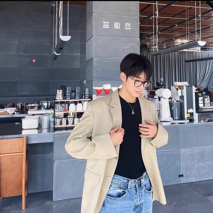 SVTnimPH's tweet photo. Wonwoo’s first ever cafe https://t.co/LRYrjnADOC